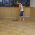 清潔木地板，打磨完成