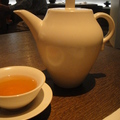 采采食茶提供的午茶及晚茶皆是中國烏龍茶，我點的是東方美人（白毫烏龍），想像搭配西式蛋糕點心的滋味？