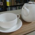也找到適合喝紅茶的杯子，上寬下窄面大，想像茶湯在裡面的層次～～