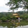 各國遊客也來此地爭睹金閣寺的風采。