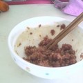 第一次醃絞肉~ 醬油~一點點糖~白胡椒粉~ 如果有一點點米酒或麻油就更棒囉!