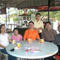 Went to visit Liew Chun Teck this afternoon with Ng Lay Cheng, joined by Lim Guo Long and Chen Yuan Zhi later at the coffee shop, as well as Gao Chun Kwee and her daughter.Chatting about those good old days.....(Boonloi)