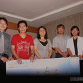 左起：錢世傑先生、葉奇鑫先生、吳兆琰小姐、李相臣先生、udn網路城邦電老闆