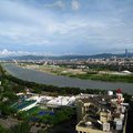 因為訂的是景觀房，台北市的景致透過2面大窗一覽無疑