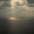 綠島 - 陽光透過雲彩印波光於海面上