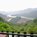 石門山外環之登山路線，緩繞著石門水庫邊側拾級而上，山水之美齊備，景色堪稱一絕，乃全台少見!近20年來，登山客由原先之所知者無幾，到今日得繁榮鼎盛，此山為國人身心健康所做之貢獻，實非幾張相片所能盡述！