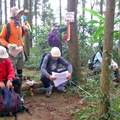 大伙快速脫離虎頭蜂出沒現場，抵達「桃牛坪山」，標高717米