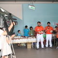 2010年7月18日民視於桃園國際棒球場採訪統一獅隊站台促銷呂師兄產品之攤位~1
