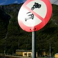 禁止摩拖車飛越馬路   挪威峽灣小鎮弗萊姆