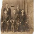 民國19年4月 27日↑後排左起第一位父親與學友合照