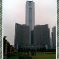 整棟樓高391米,
主體建築物樓高80層,
落成於1996,
竣工於1997年6月,
為廣州目前最高之現代化建築物.