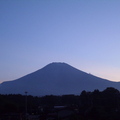 有多久沒出門走走了!這是富士山，當親眼看到時，就曉得為什麼它在日本人的心中如此的重要，那雄偉、壯觀、獨立佇足，有種不容侵犯的感覺，這就是不可褻玩焉的意思吧!
觀賞美景，物我合一，這就是我所認識的幸福。