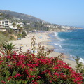 拉古納海灘(Laguna Beach)位於美國南加州橘郡，是一個濱臨太平洋的小鎮，擁有約23,000的人口與11公里長的海岸線，以風景秀麗的海灘及藝術村聞名，每年吸引數百萬遊客到此觀光。