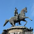 埃撒廣場兩個支點的尼古拉一世沙皇銅像