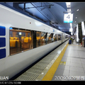 關西空港火車站，這是往京都的JR-West，車廂兩頭有放大件行李的設施。