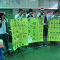 海大瀾韻口琴社陳鴻儀老師邀約社大快樂吹口琴班還有新成立的台灣頭口琴樂團在基隆火車站為推廣口琴所做的街頭演奏.