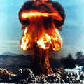 中子彈〈Neutron Bomb〉靠輻射線殺人，建築物可以保留下來。前美國GE總裁傑克‧威爾許〈Jack welch〉的綽號〝Jack.Neutron.Welch〞就是說他併購公司後，人員裁光而硬體設備留下的作風有如中子彈爆發。