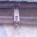 994 23.石槽聚落-屋頂和房屋的連接觸,這種拼湊式的組合法是最環保也最堅固的搭建法,可以保持很久