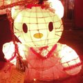 Hello Kitty撐著小洋傘