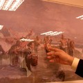 宋楚瑜指著辦公室裡他最喜歡的一幅畫，主題為先民渡海圖。
