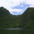 龜山島上的翠綠小湖