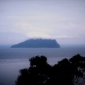 龜山島在快下雨時有時會被低雲罩頂