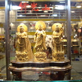 左:觀世音菩薩,中:阿彌陀佛,右:大勢至菩薩