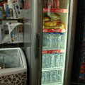 纜車站的飲料櫃還真單純 幾乎都是水跟麵包 旁邊放哈根就有點過分(不過哈根在這的價格也不便宜)