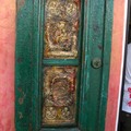 某店家 不知把誰家的古門給拆來裝飾門面 都是聖畫雕刻