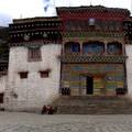 喇嘛寺的這一棟已經800年，有著特殊味道的彩色玻璃窗