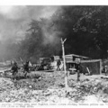 聯邦軍隊焚毀請願群眾的小屋及帳棚