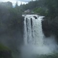 1. 從西雅圖往東開車約40-50分鐘，即可到達Snoqualmie這個美麗的瀑布。