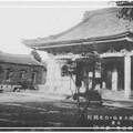 西元1910年以鋼筋混凝土的重建曹洞宗大本山台北別院(東和禪寺)本堂(正殿)及左側現存的觀音堂(摘自網路)
