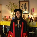凱婷收到訂做的畢業服，馬上試穿一下 05/22/2010