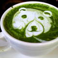 這是Blenze Coffee的韓國女生精心設計的熊熊抹茶拉花