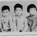 我五歲,中間的大弟三歲,左邊的小弟一歲,.....好久以前的小蘿蔔頭~