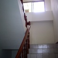 樓梯：樓梯旁有窗（99-2勤大機三張証凱攝）100.5.27..JPG