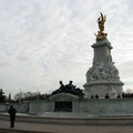 Buckingham Palace - Statue