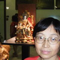 遊澳門第二天帶老婆及愷寶遊澳門的地標---大三巴在修道院的博物館拍攝聖母瑪利亞的座像。