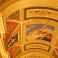 威尼斯人酒店大廳頂部義大利風格的彩畫。