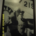 歷史上說在南京淪陷前蔣中正早已引退下野，這是他撤往台灣下飛機的照片