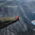 挪威的Prekestolen峰又名祈禱峰。也被英語翻譯為傳教士的講壇或講壇的岩石。是挪威當地的一個604米高的懸崖，在Kjerag高原對面，懸崖頂部接近25平方米，廣場很平坦，是挪威的一個著名旅遊景點。