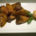 前菜烤杏鮑菇.加入醬料烘烤後的杏鮑菇呈現出可口誘人的光澤
 即便是烤過的杏鮑菇仍然保有鮮嫩多汁的自然風味.真是一枝獨秀啊！
