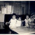 【那年的舊影回憶】－外婆家客廳之三姐妹