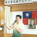 國貿大樓副總經理楊志順，在賓茂國中98學年度開學典禮演講情形。