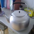 大茶壺，位於男生宿舍舍監桌。