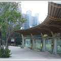 高雄市原生植物園位於左營區縱貫鐵路旁。在重光路端點的入口處有一圓形廣場，圓形廣場兩側的解說牆，是中國二十四節氣及各月花神的介紹。