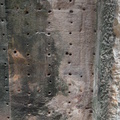 寶劍塔石牆─上面整齊的洞當年曾鑲著發亮的寶石