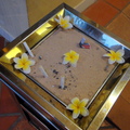 湄公河餐廳連煙灰缸都插了花