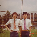 1976大學畢業典禮後與凌明良合照